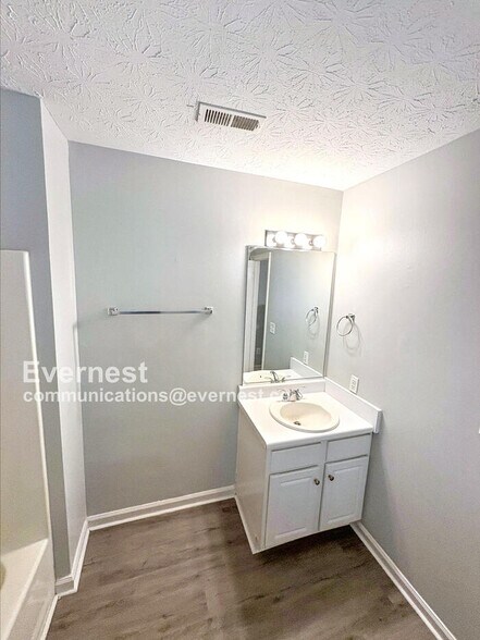 Building Photo - 305 Renee Dawn Ct