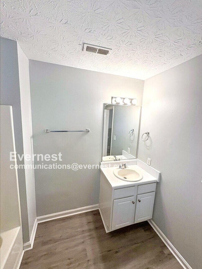 Building Photo - 305 Renee Dawn Ct