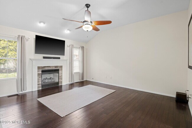 Building Photo - 148 Mizzen Ave