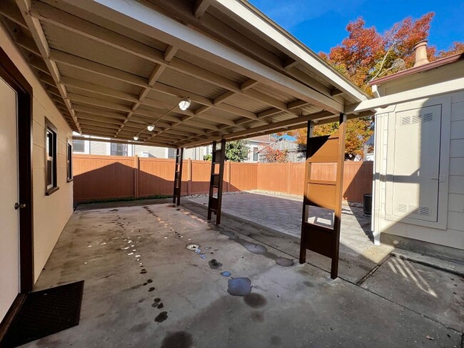 Building Photo - Absolutely Adorable One Bedroom Home Near Downtown Napa