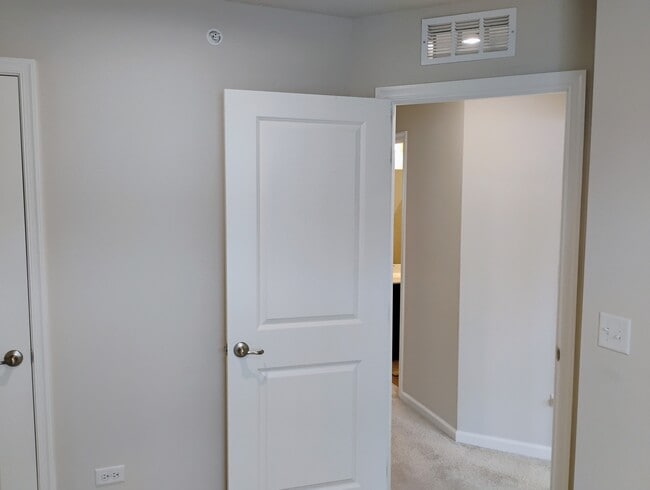 Building Photo - 936 Jenkins Ct