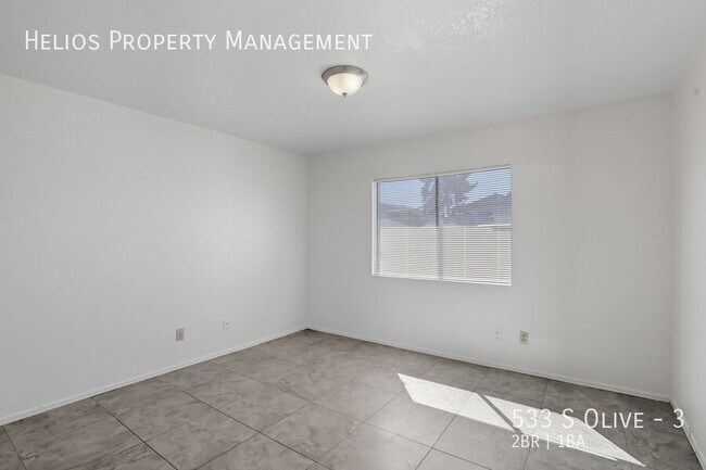 Building Photo - 533 S Olive