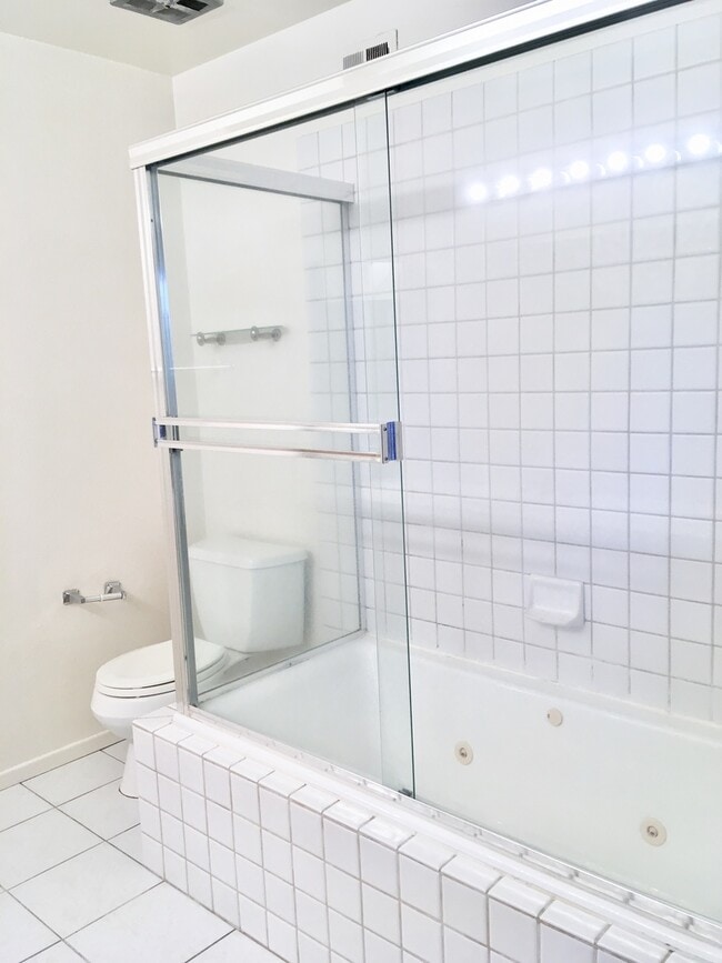 Building Photo - OUTSTANDING 4 BEDROOM HOME IN GATED COMMUNITY