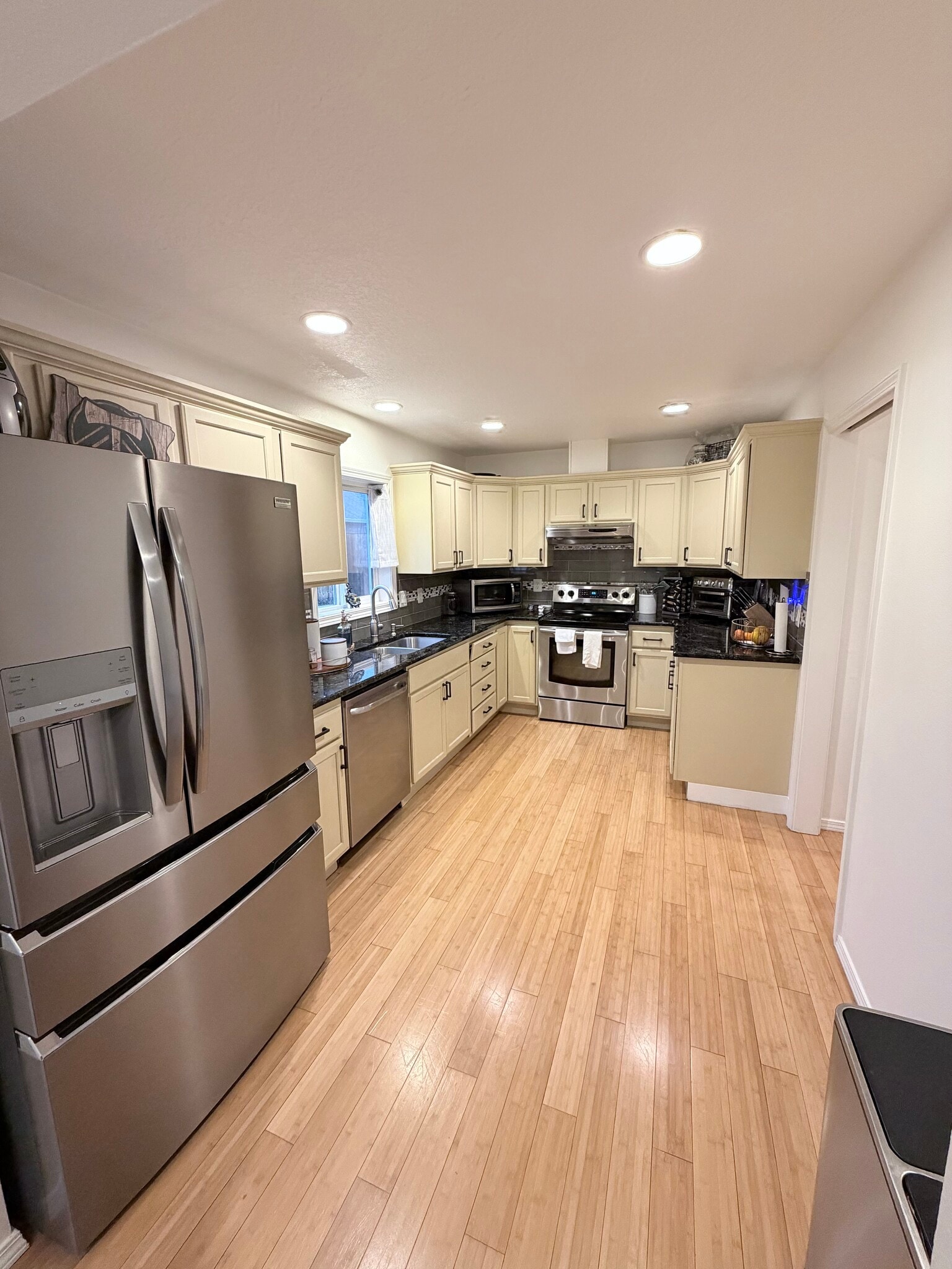 Kitchen - 10421 SE Liebe St