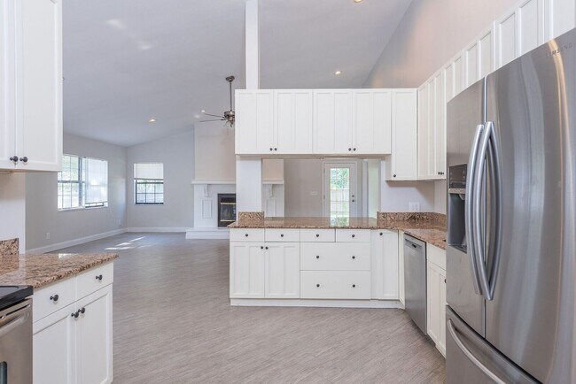 Building Photo - Charming Bungalow in Prime South Tampa – Plant High School District!