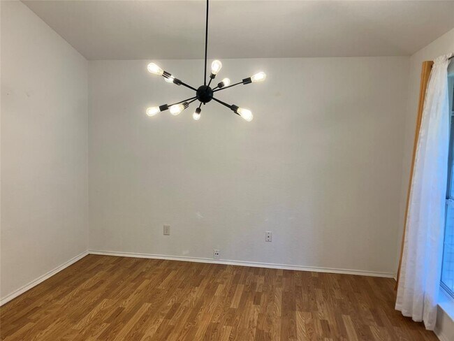 Building Photo - 1209 Wood Creek Dr