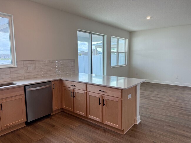 Building Photo - Beautiful 4 bedroom Home