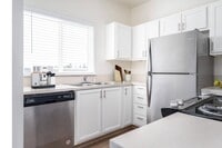 Sunnyview Townhomes | Three-Bedroom Kitchen - Sunnyview Townhomes