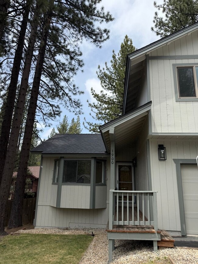 Building Photo - Completely Remodeled 3 Bedroom, 2.5 Bath Home in Meyers
