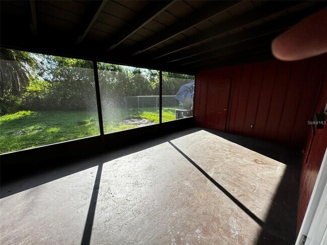 Building Photo - 1364 Fairway Dr