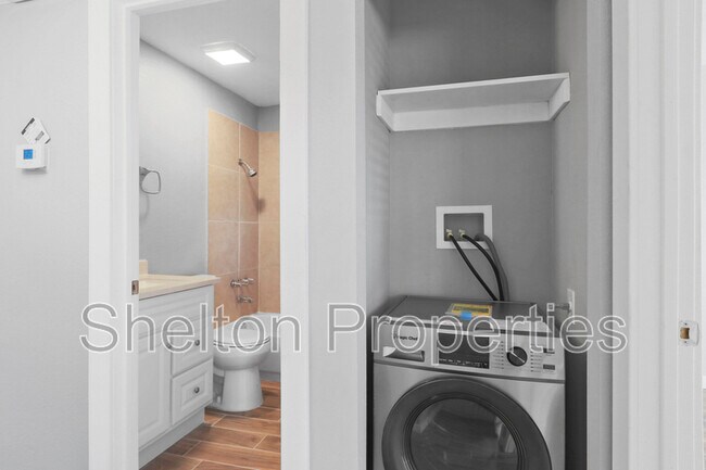 Building Photo - 1747 E Virginia Ave