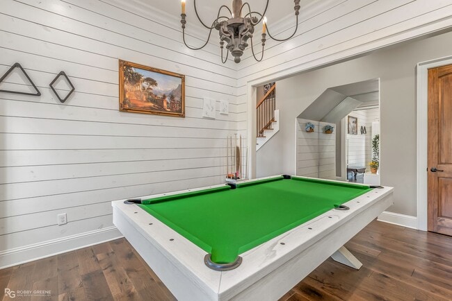 Building Photo - Oak Alley Neighborhood!