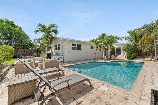 Building Photo - 2691 NE 18th St