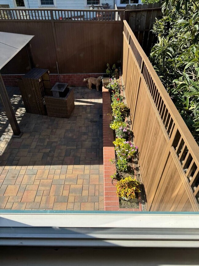 Building Photo - Elegant Geneva Heights Family Home