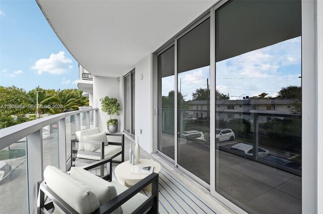 Building Photo - 13800 Highland Dr