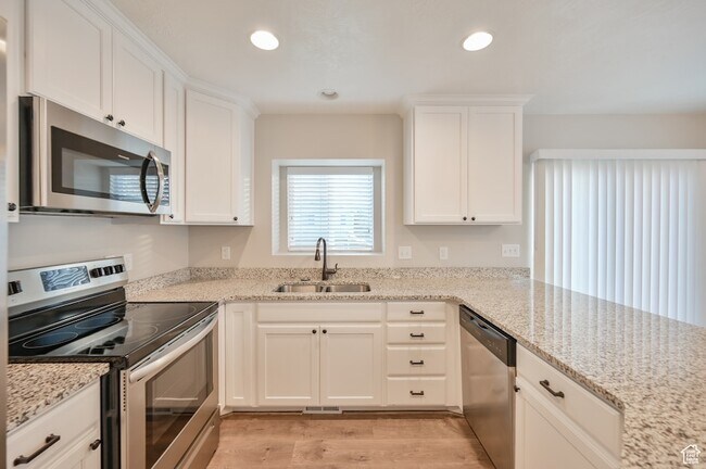 Building Photo - 172 Bridgepark Cir