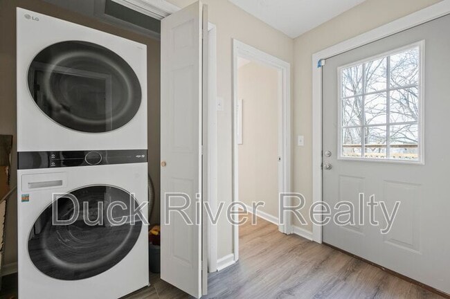 Building Photo - 317 E 17th St