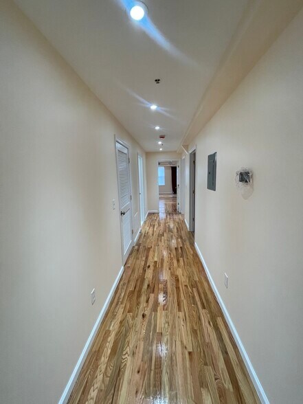 Building Photo - 93 Osborne Ter