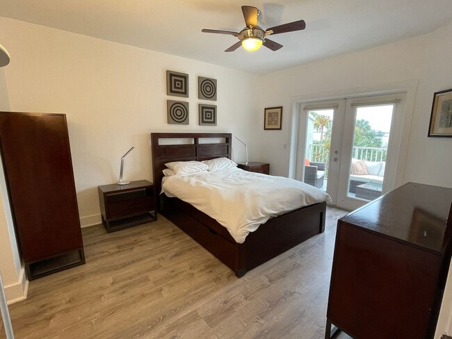 Building Photo - Upscale 3 BR Furnished Condo in Inlet at S...