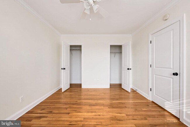 Building Photo - 922 S Washington St