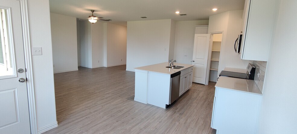Building Photo - 4812 Sagerun Dr