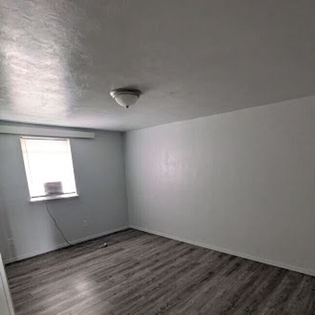 Building Photo - 6111 S Klein Ave