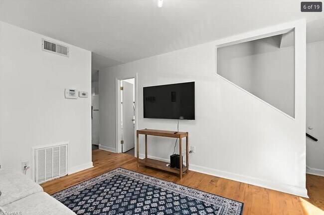 Building Photo - HALF OFF first month's rent - 2 bedroom/1.5 bathroom townhome in Ardmore
