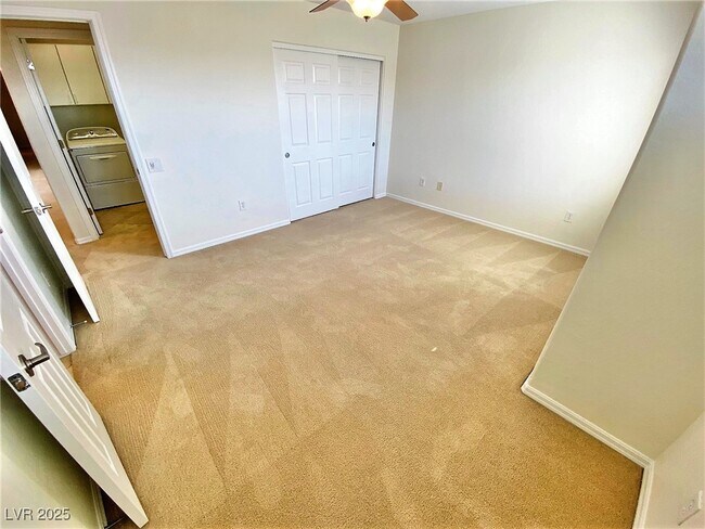Building Photo - 6864 Owlet Ct