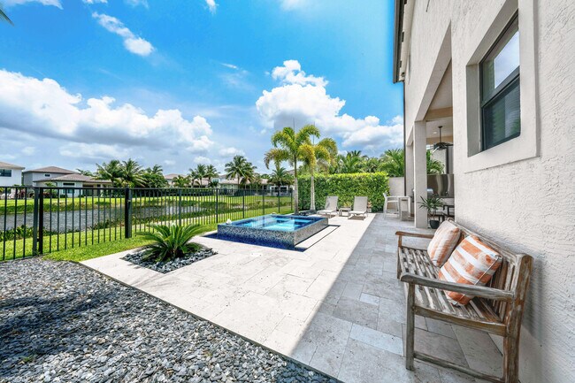 Building Photo - 9368 Eden Roc Ct