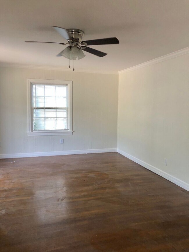 Building Photo - Pre leasing now for August 10th move in!