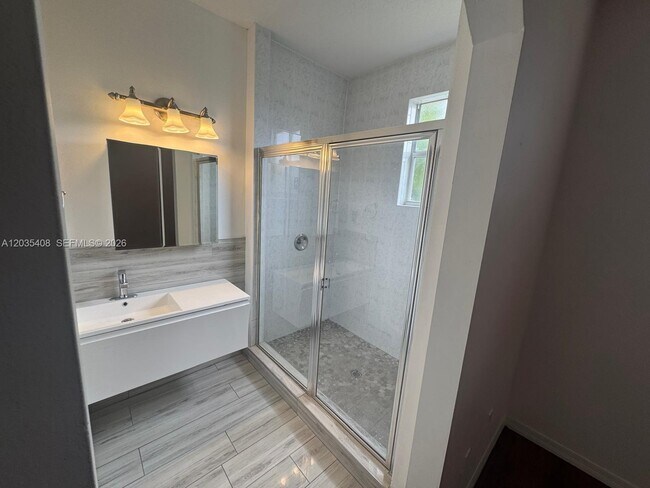Building Photo - 4941 Tradewinds Ter