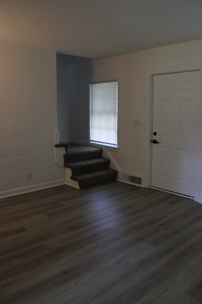 Building Photo - 2bed 1bath in Midtown