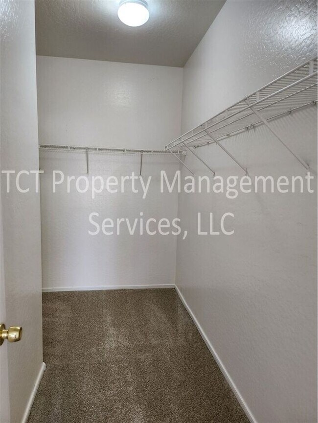 Building Photo - 3 Bedroom/2 Bath Phoenix Home Close to I-10 and 101