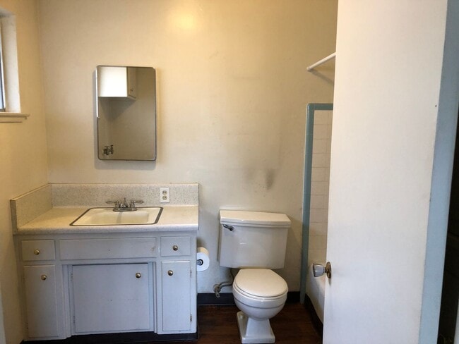 Building Photo - 301 Poplar St