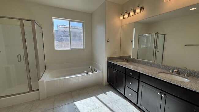 Building Photo - One Story 6-bedroom Home with Attached Casita