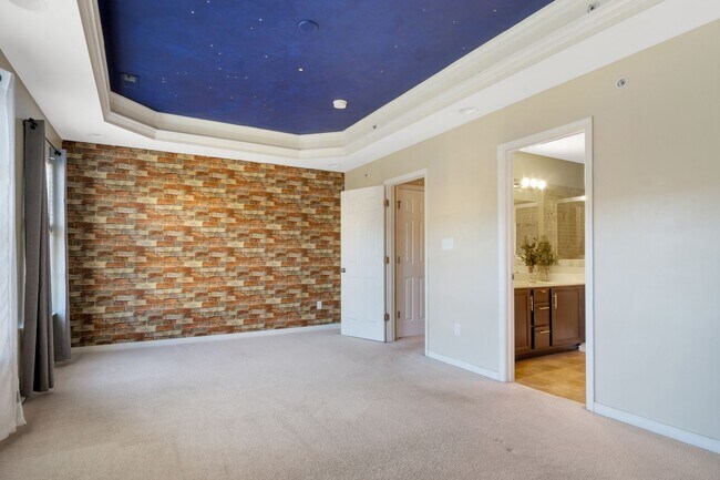 Building Photo - Spacious 3 Bedroom 3.5 Bathroom Townhome in Newport News