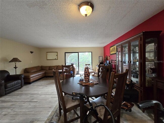 Building Photo - 105 4th Ave NE