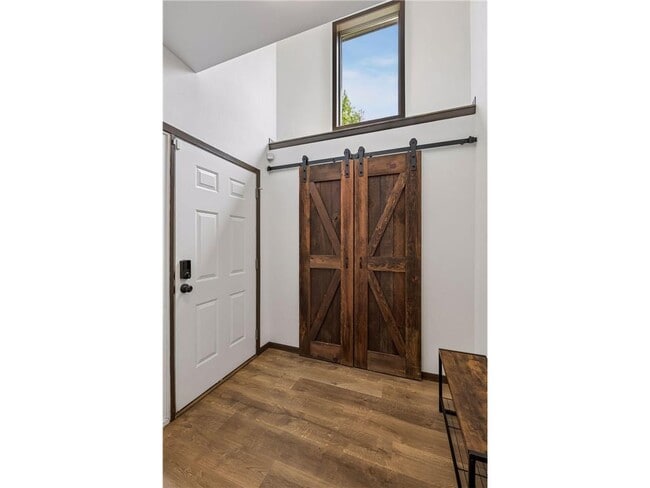 Building Photo - 2831 Kenwood Isles Dr