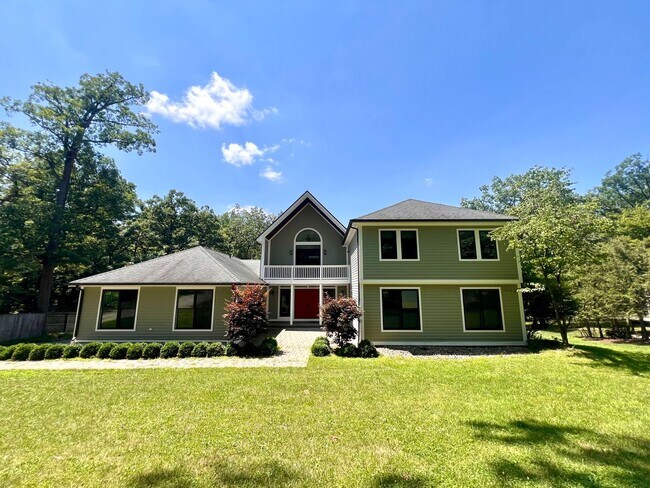 Building Photo - Cranberry - 6 bedroom 4 bathroom - Stunnin...