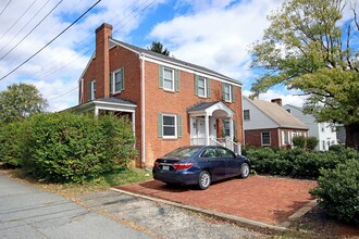 Building Photo - Student-Friendly Home in Desirable Univers...