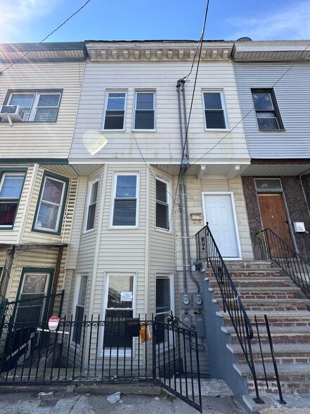 Building Photo - 519 Mercer St