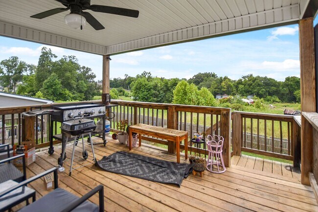 Building Photo - Pet Friendly Four Bedroom with Basement!