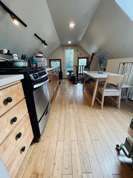 Building Photo - 1701 Taylor St NE