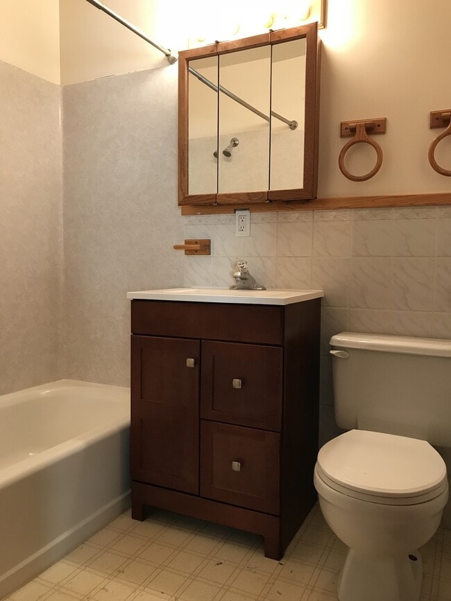 Building Photo - 205 Daley Dr