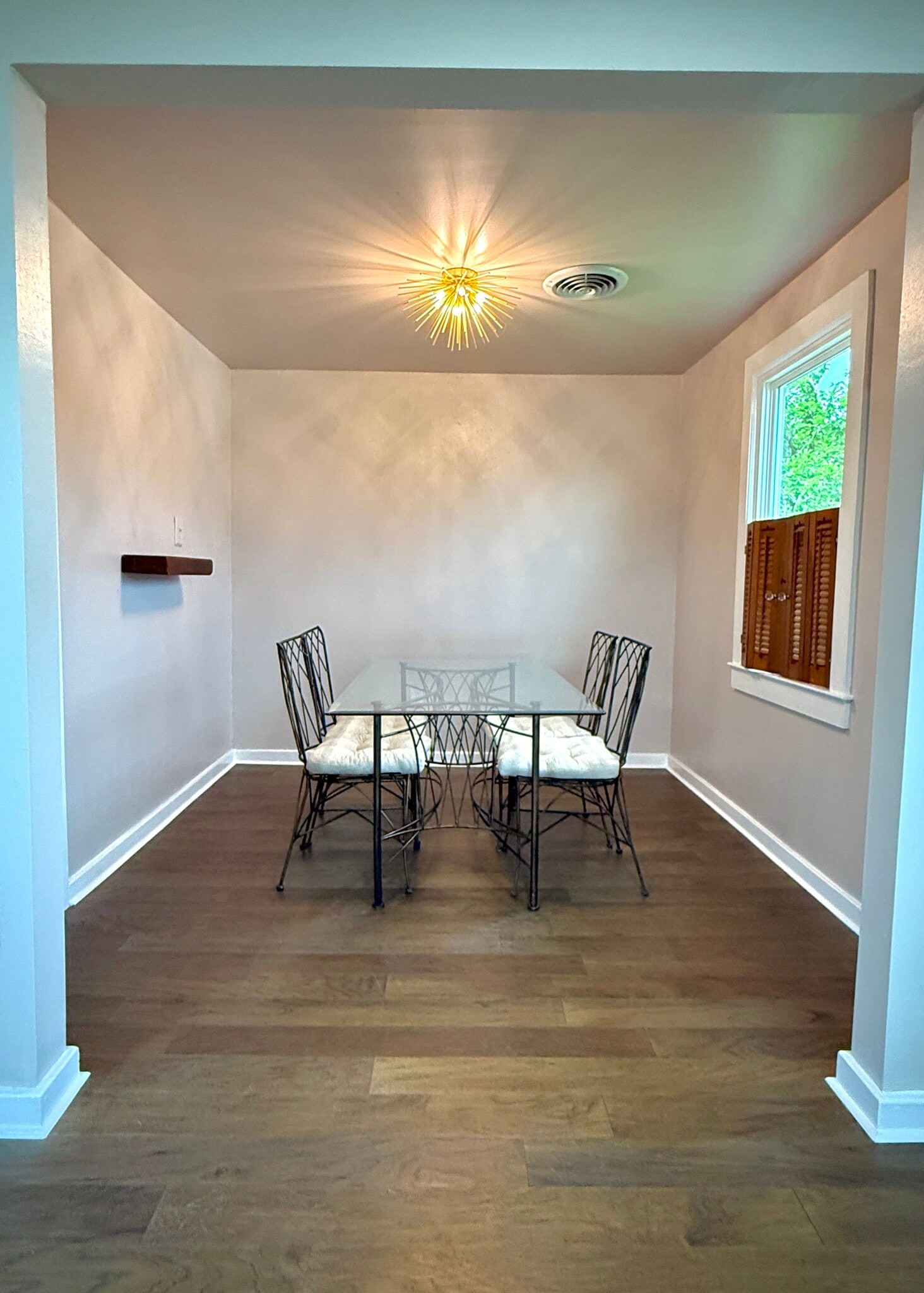 Dining room (ask about including the dining table!) - 820 Thirba St