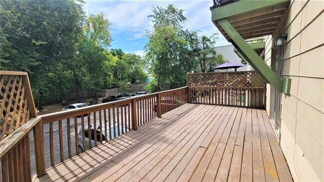 Building Photo - 2021 Bluebonnet Ln