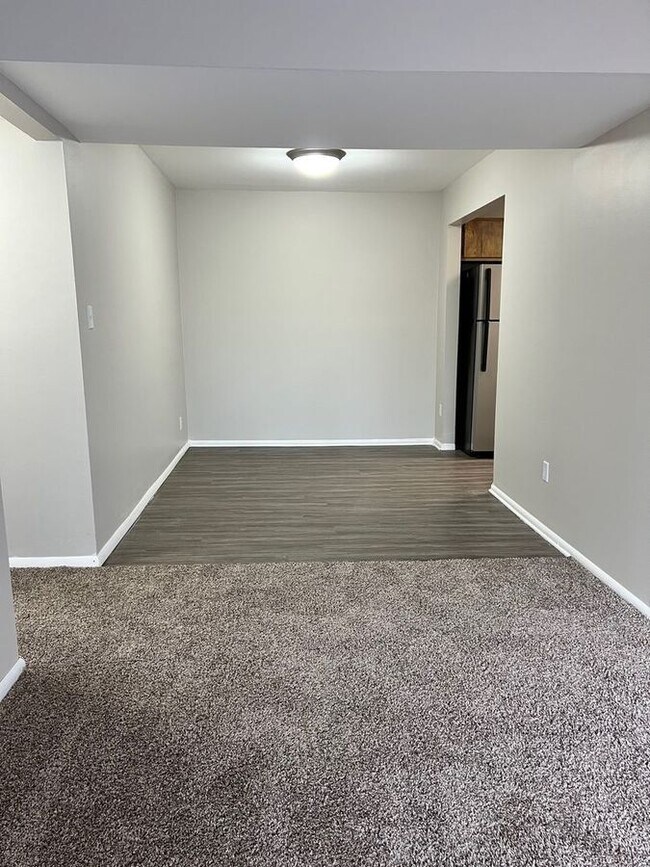 Building Photo - 1181 Abbey Ln