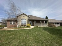 Building Photo - 340 Crest Ave