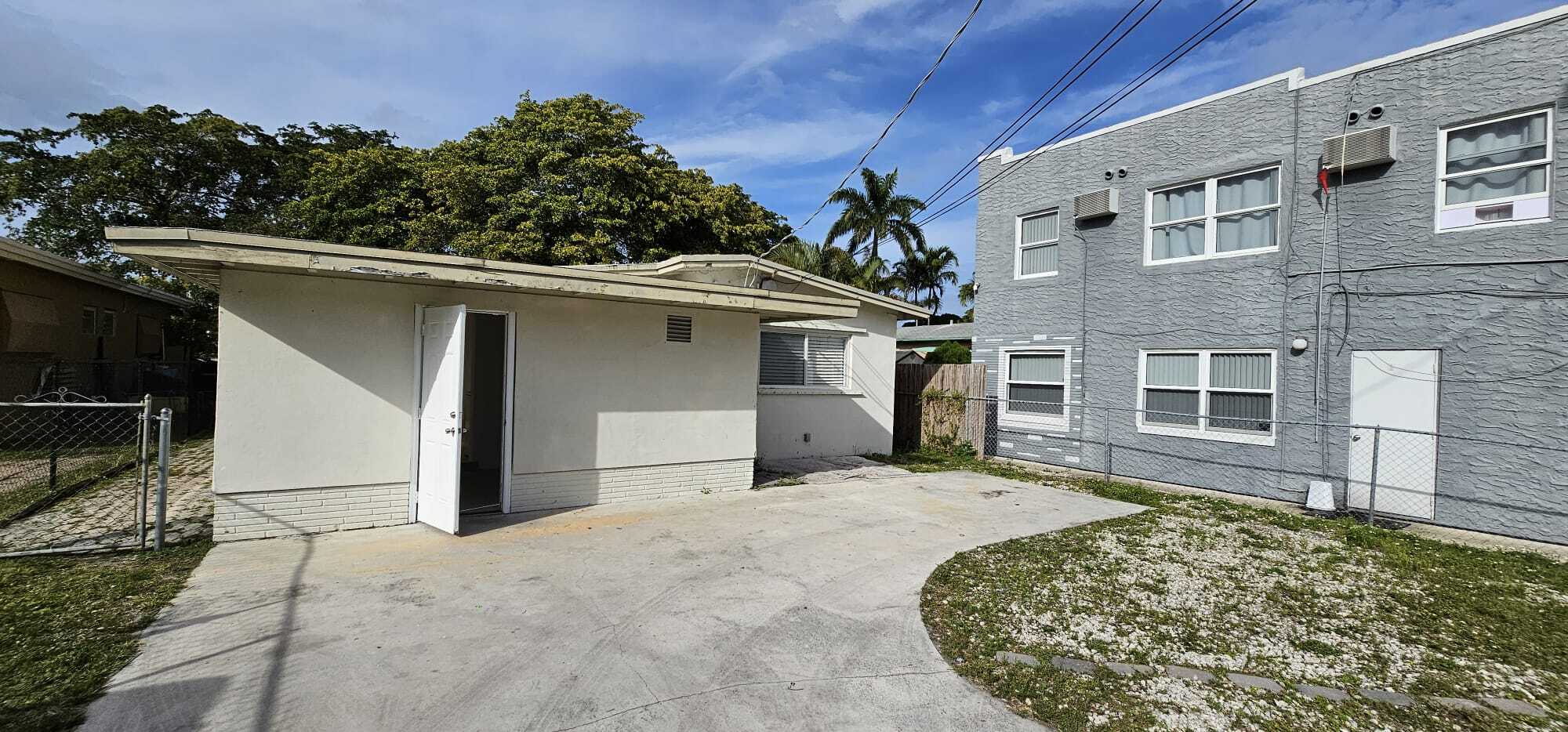 Building Photo - 1944 Adams St