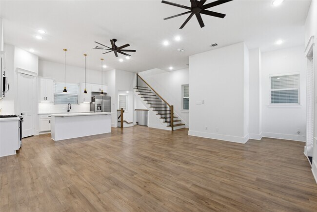 Building Photo - 1243 W 23rd St